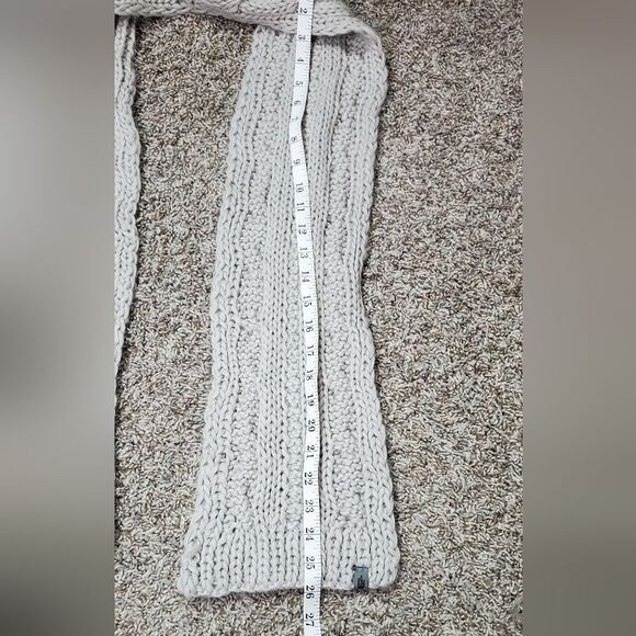The North Face Light Gray Cable Knit Scarf - Picture 3 of 3